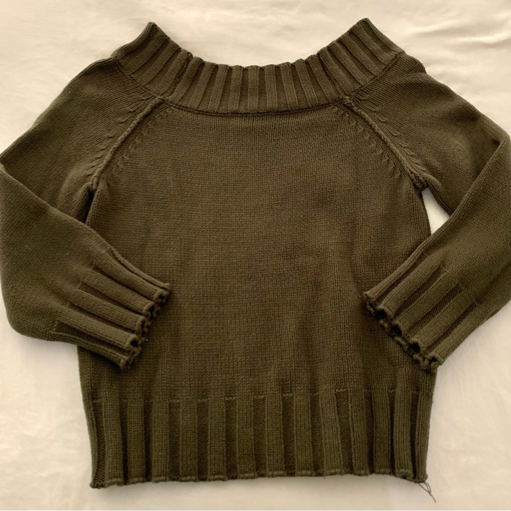 Scoop neck sweater